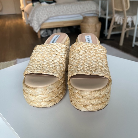 Steve Madden platform slip on heels - Picture 3 of 5